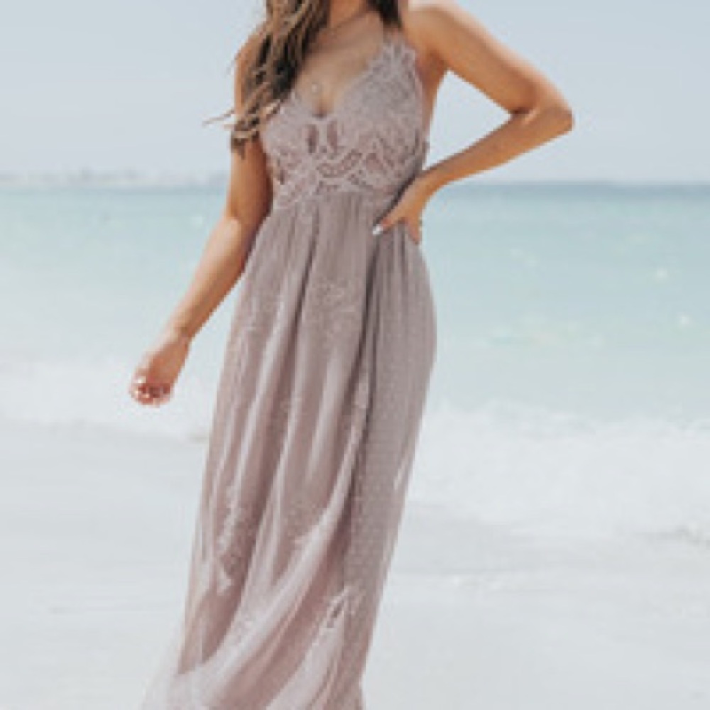 Mediterranean Beige Scalloped Lace Maxi Dress - size large